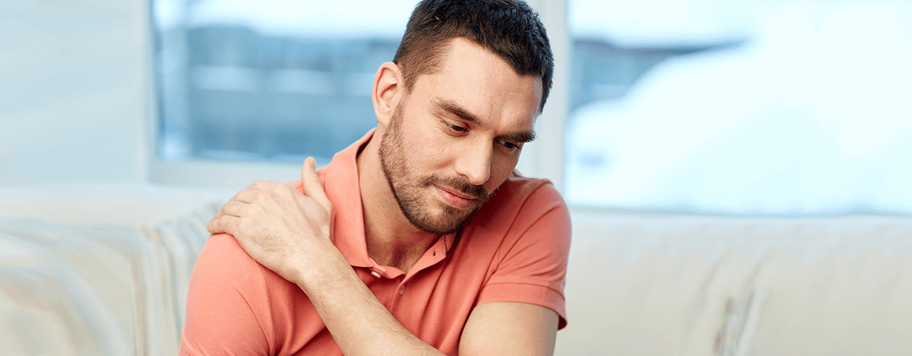 12 pinched nerve in the shoulder symptoms to pay attention to shoulder pain2 1280x500 1 12 pinched nerve in the shoulder symptoms to pay attention to