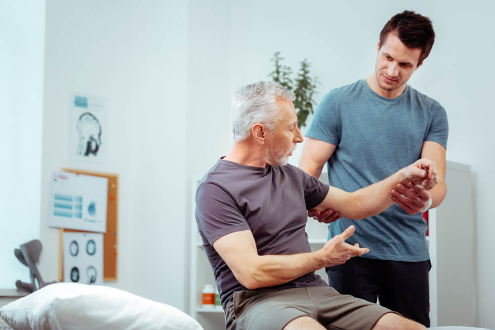 Four major benefits of treating pain with physical therapy