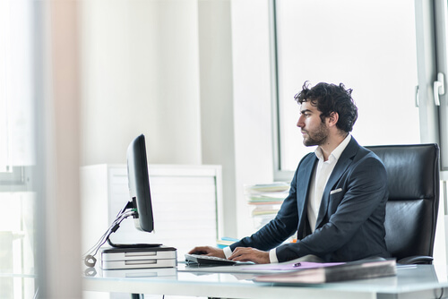 Three tips that can help you get in the best position to sit with a herniated lumbar disc