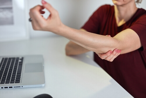 4 types of elbow injuries you could develop at work shutterstock 2079702829 4 types of elbow injuries you could develop at work