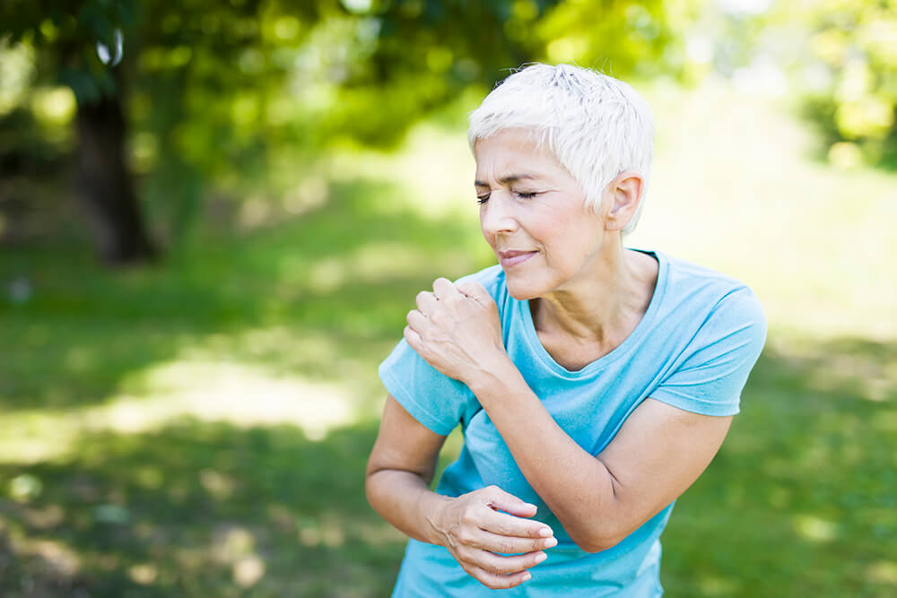 labrum tear vs. rotator cuff tear: how do the symptoms differ? shoulder pain