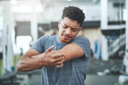elbow pain when lifting