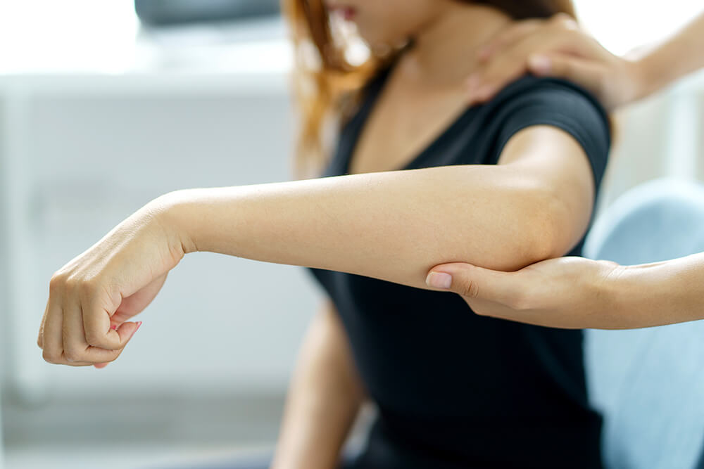 Dealing with muscle pain in your forearm? Check out these 8 possible causes asian woman physiotherapist oversees the patient s 2023 11 27 05 09 51 utc 1 dealing with muscle pain in your forearm? check out these 8 possible causes arm pain